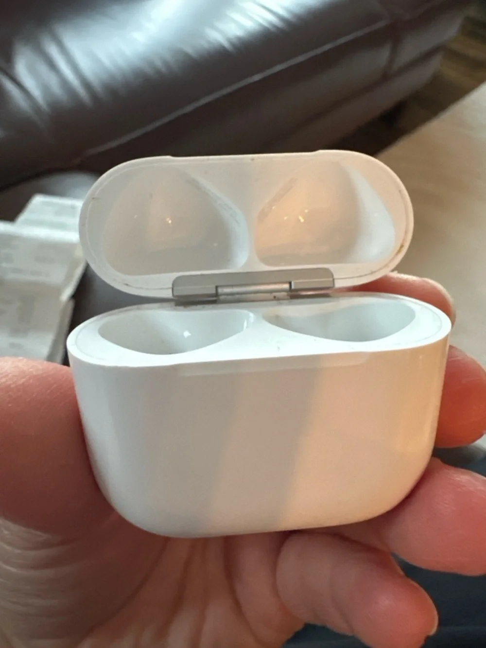 Apple AirPods 4th Generation Charging Case (Model A3058) - Picture 6 of 6